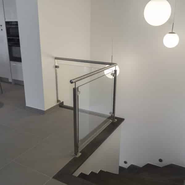 balustrade en verre pour escalier moderne