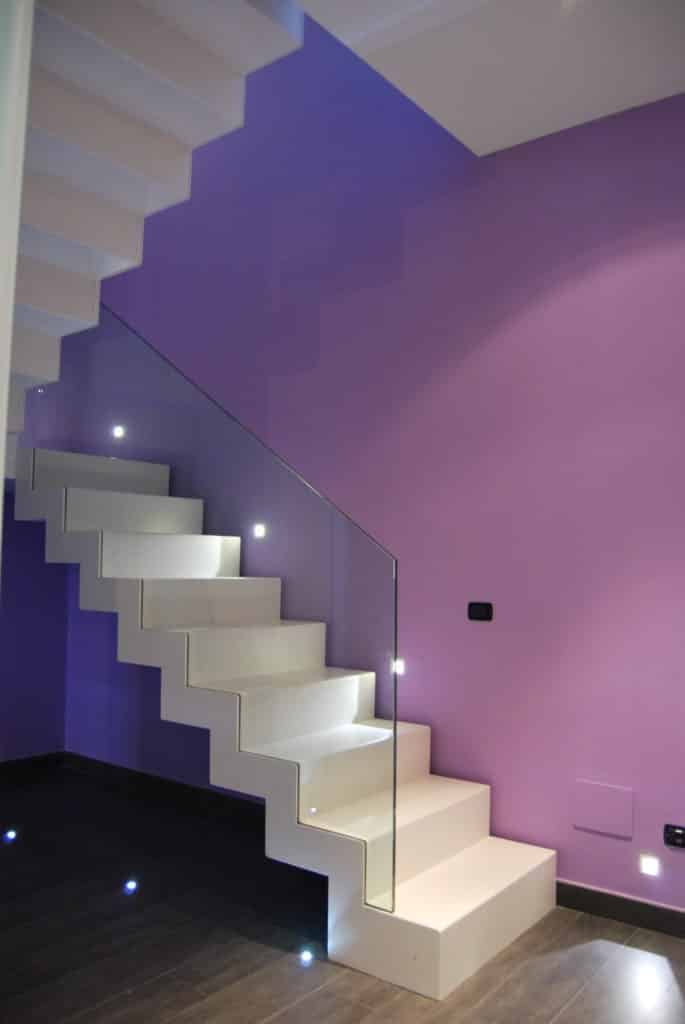 escalier en métal de style moderne et blanc
