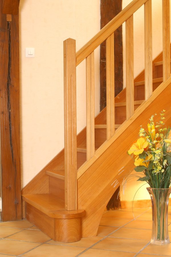 Escaliers standards en bois ,escalier droit bois - C intemporel