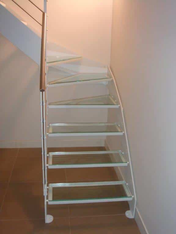 escalier en verre moderne