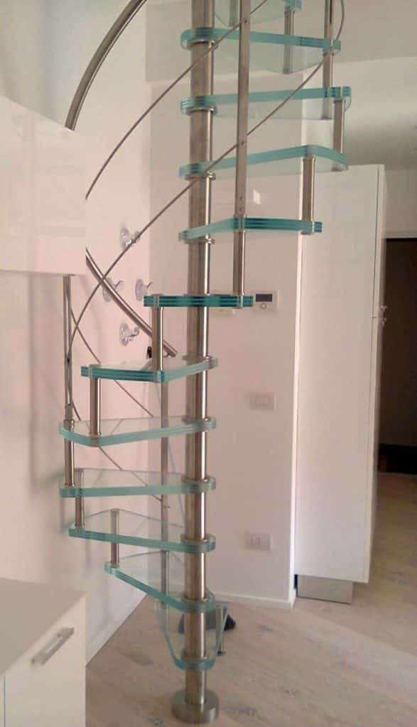 escalier en colimaçon en verre