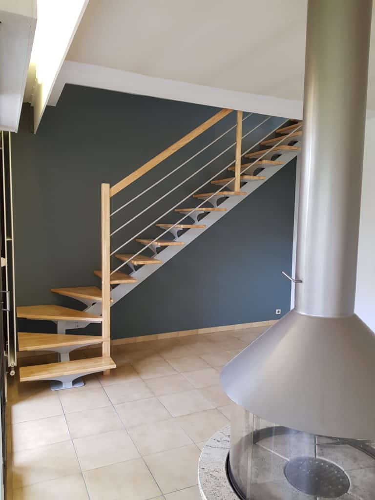 escalier avec limon central en métal