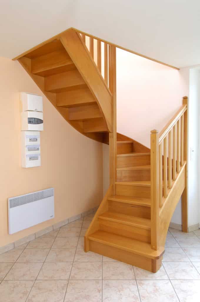 escalier droit en bois sur mesure