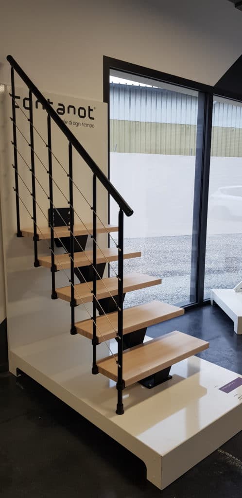escalier en acier et marche en bois